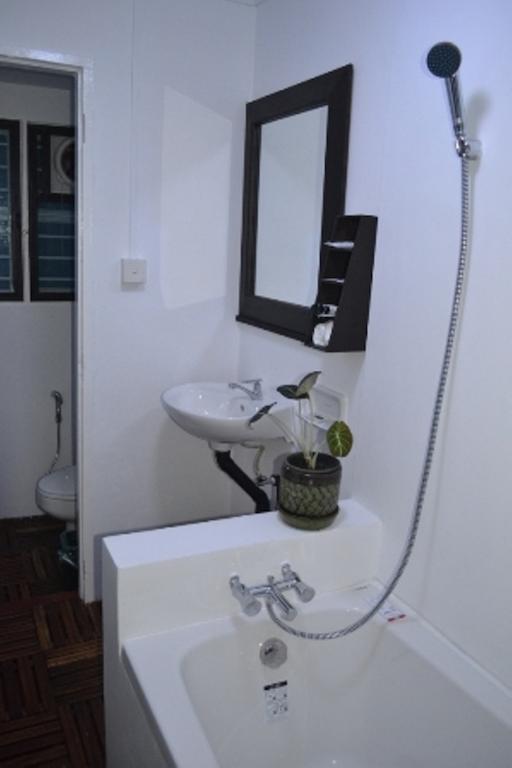 יאנגון Garden Home Bed And Breakfast חדר תמונה